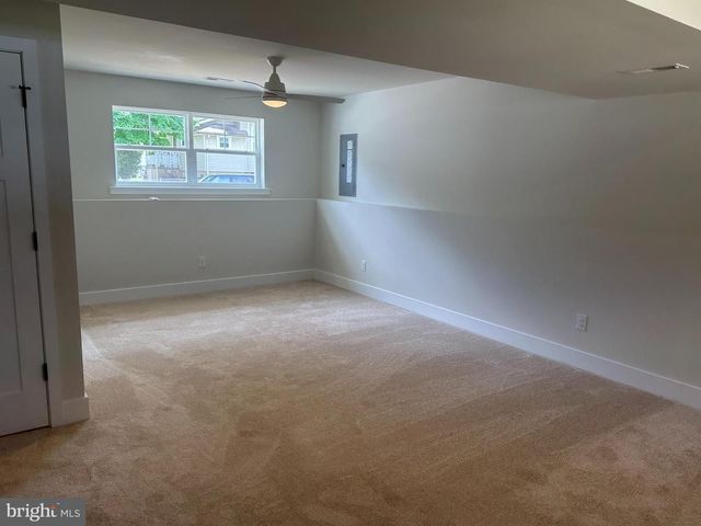8 OXFORD AVE, Gloucester City, NJ 08030