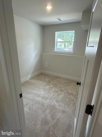 8 OXFORD AVE, Gloucester City, NJ 08030