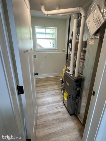 8 OXFORD AVE, Gloucester City, NJ 08030