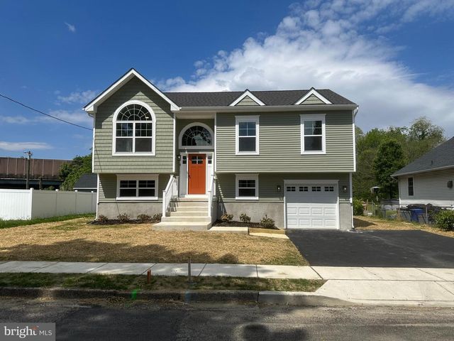 8 OXFORD AVE, Gloucester City, NJ 08030