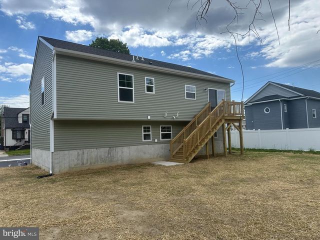 8 OXFORD AVE, Gloucester City, NJ 08030