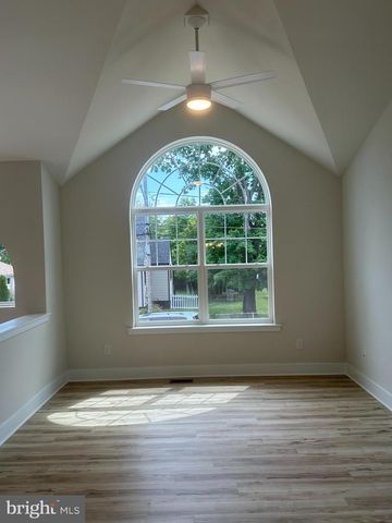 8 OXFORD AVE, Gloucester City, NJ 08030