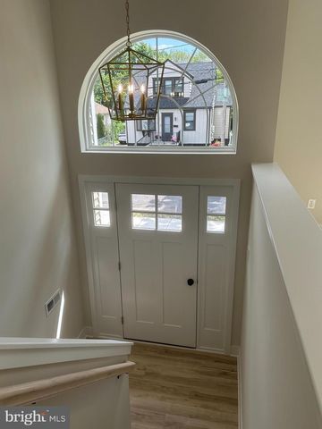 8 OXFORD AVE, Gloucester City, NJ 08030