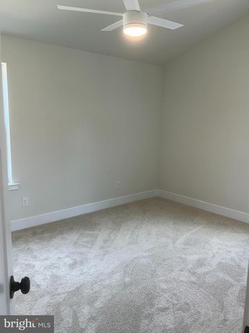 8 OXFORD AVE, Gloucester City, NJ 08030