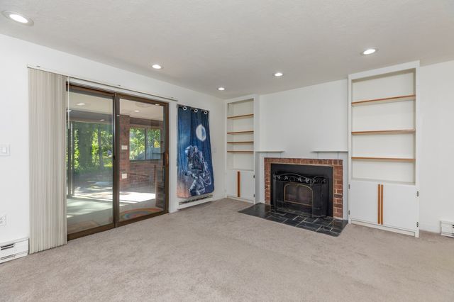 22 Old Stone Way 22, Weymouth, MA 02189