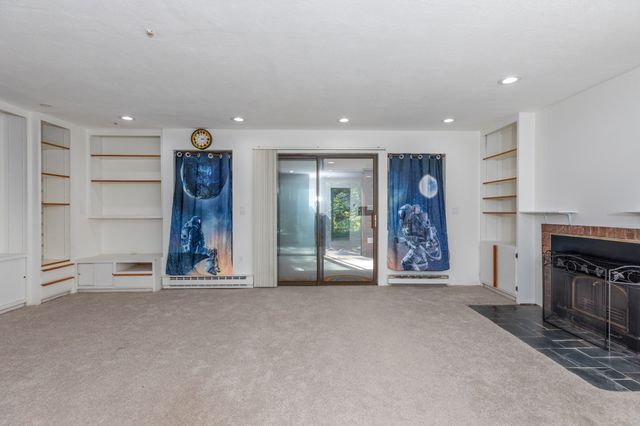 22 Old Stone Way 22, Weymouth, MA 02189