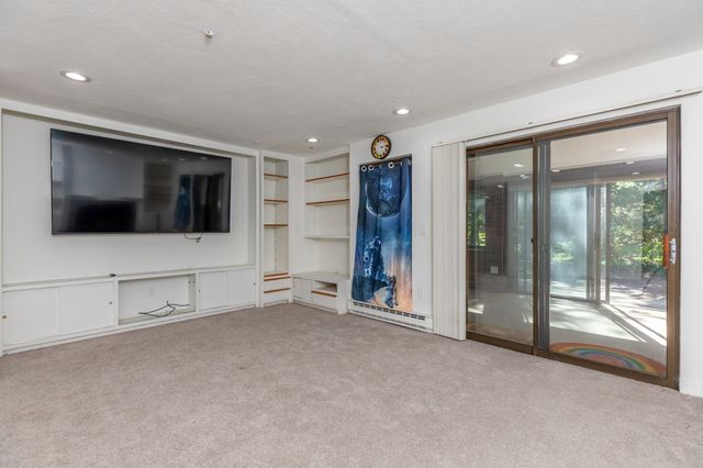 22 Old Stone Way 22, Weymouth, MA 02189