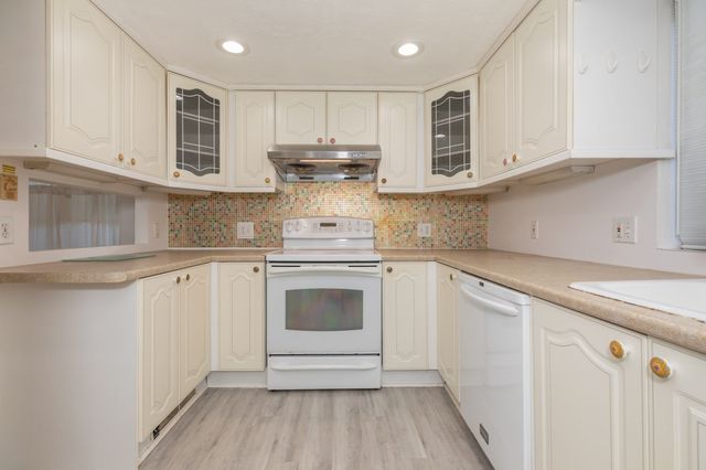 22 Old Stone Way 22, Weymouth, MA 02189