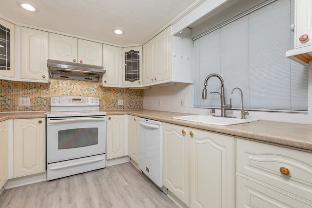 22 Old Stone Way 22, Weymouth, MA 02189