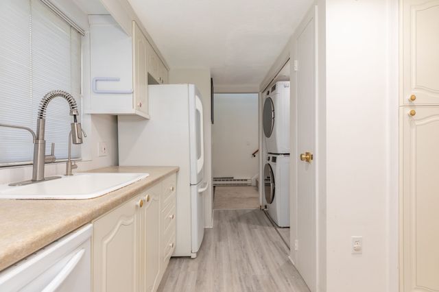 22 Old Stone Way 22, Weymouth, MA 02189