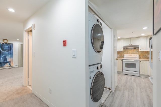 22 Old Stone Way 22, Weymouth, MA 02189