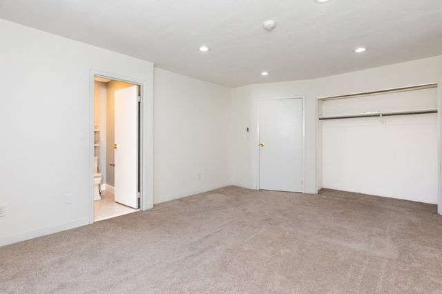 22 Old Stone Way 22, Weymouth, MA 02189