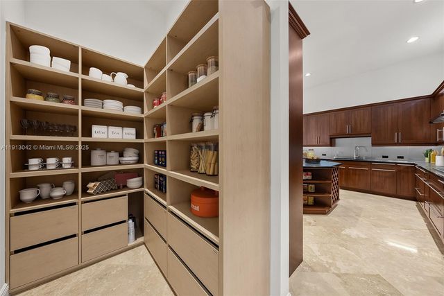 1295 Hatteras Ln, Hollywood, FL 33019