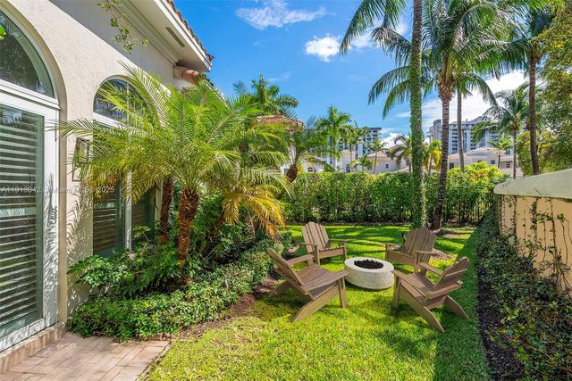 1295 Hatteras Ln, Hollywood, FL 33019