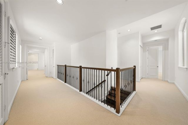 1295 Hatteras Ln, Hollywood, FL 33019