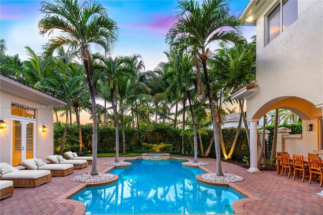 1295 Hatteras Ln, Hollywood, FL 33019