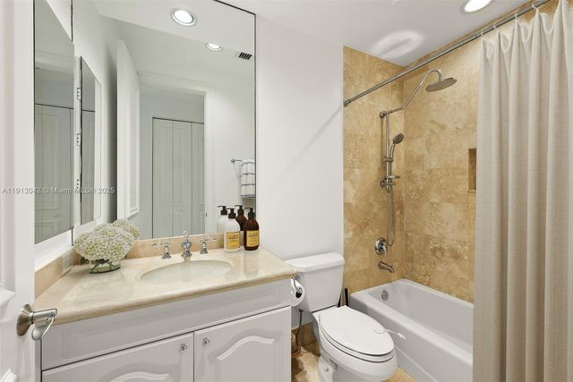 1295 Hatteras Ln, Hollywood, FL 33019