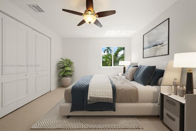 1295 Hatteras Ln, Hollywood, FL 33019