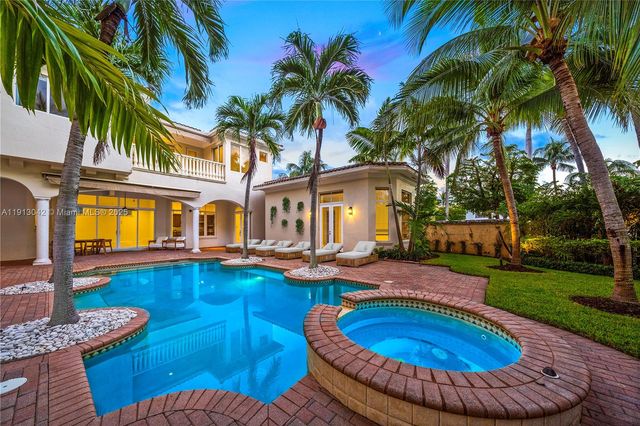 1295 Hatteras Ln, Hollywood, FL 33019