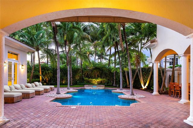 1295 Hatteras Ln, Hollywood, FL 33019