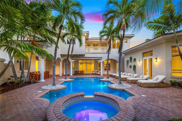 1295 Hatteras Ln, Hollywood, FL 33019