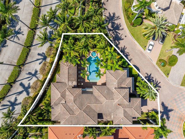 1295 Hatteras Ln, Hollywood, FL 33019