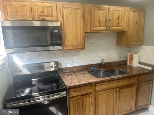 810 W BIRCH ST, Philadelphia, PA 19133