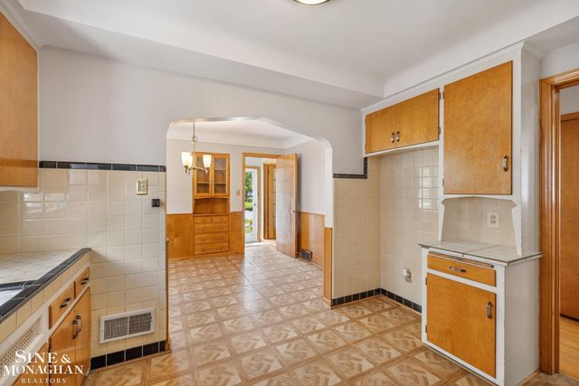 21175 Lochmoor Street, Harper Woods, MI 48225
