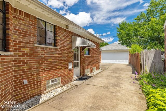 21175 Lochmoor Street, Harper Woods, MI 48225