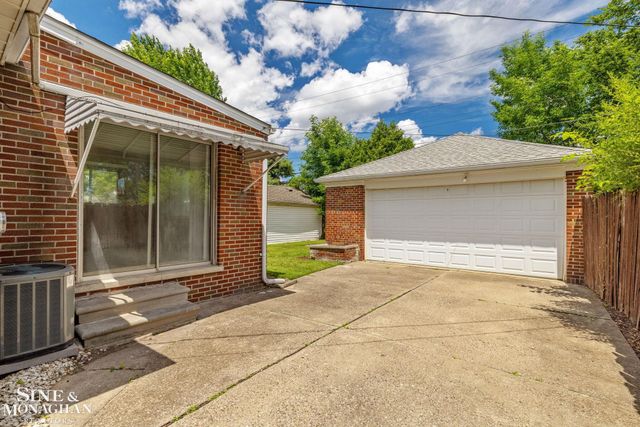21175 Lochmoor Street, Harper Woods, MI 48225