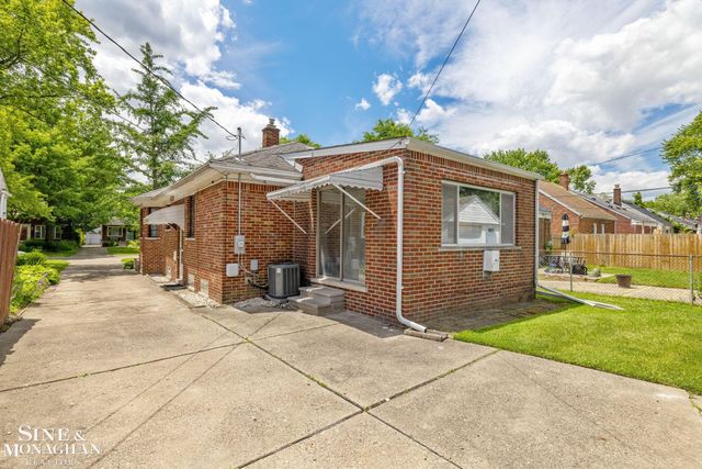 21175 Lochmoor Street, Harper Woods, MI 48225