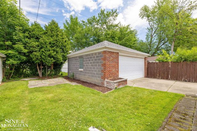 21175 Lochmoor Street, Harper Woods, MI 48225