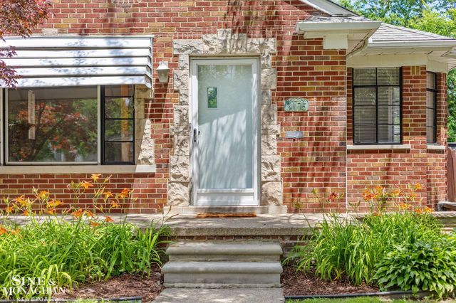 21175 Lochmoor Street, Harper Woods, MI 48225