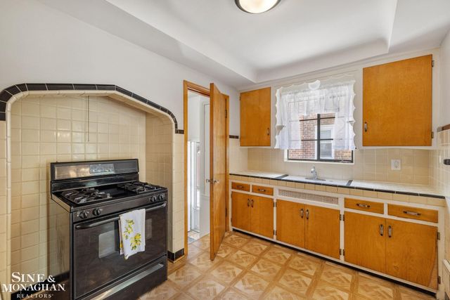 21175 Lochmoor Street, Harper Woods, MI 48225