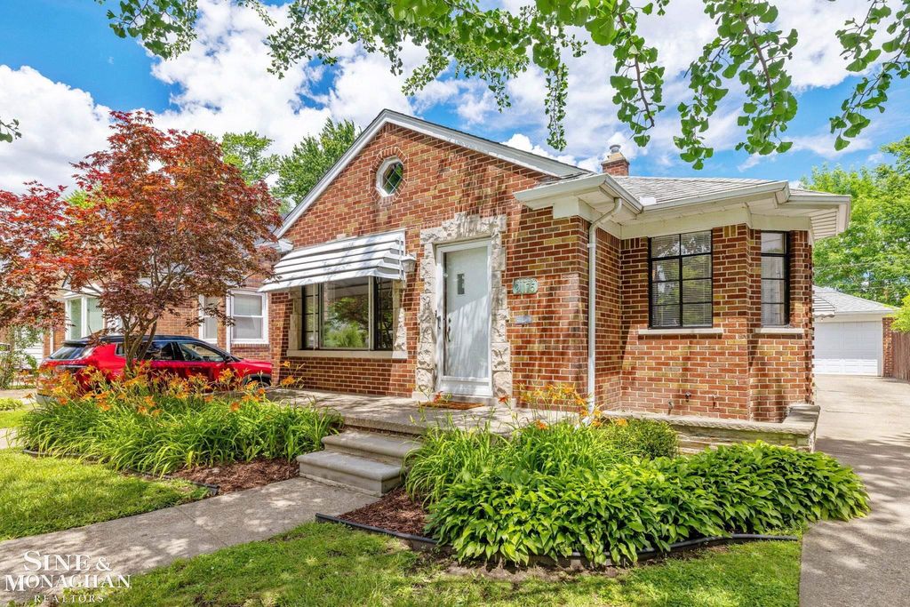 21175 Lochmoor Street, Harper Woods, MI 48225