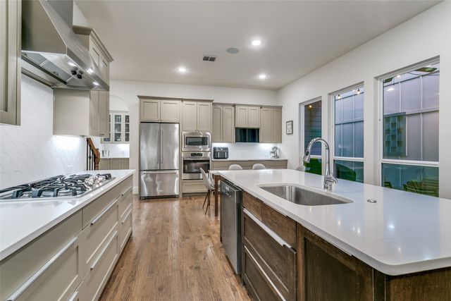 732 S Coppell Road, Coppell, TX 75019