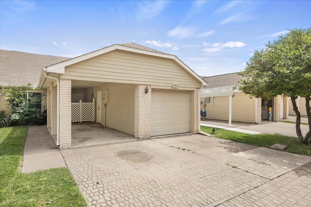 2504 Brook Hollow Court, Mesquite, TX 75150