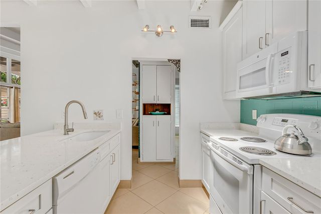 2003 TETLOW PLACE, Sarasota, FL 34239