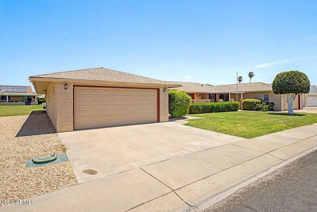 10608 W EL CAPITAN Circle, Sun City, AZ 85351 — photo 2