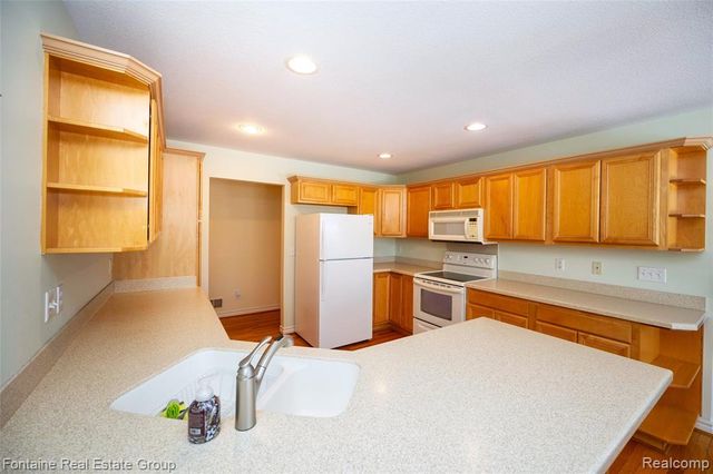 19079 Shay Court, Livonia, MI 48152