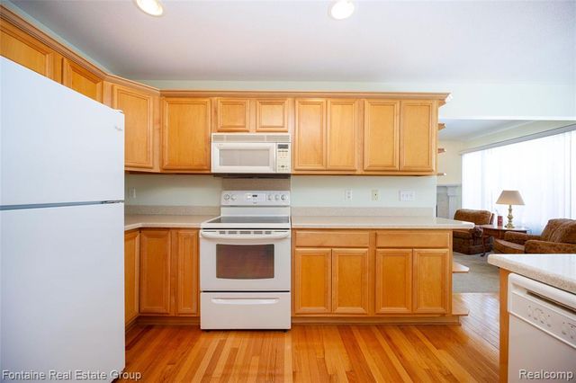 19079 Shay Court, Livonia, MI 48152