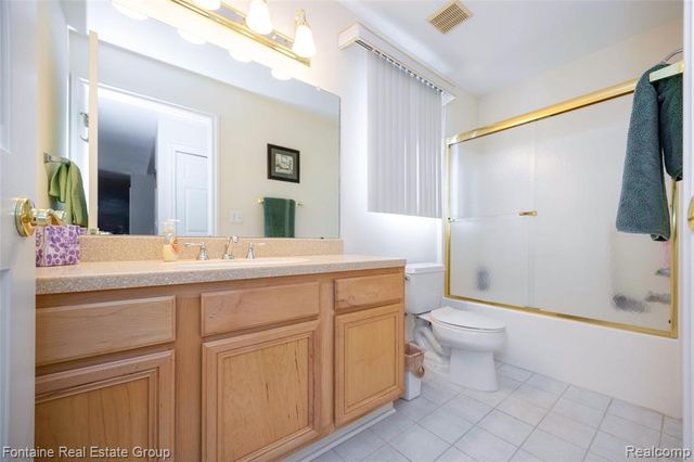 19079 Shay Court, Livonia, MI 48152