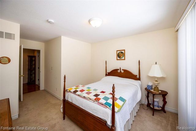 19079 Shay Court, Livonia, MI 48152