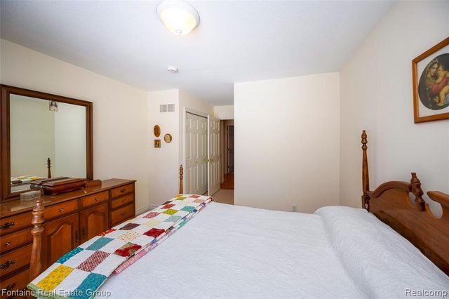 19079 Shay Court, Livonia, MI 48152