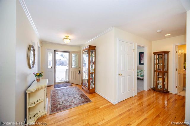 19079 Shay Court, Livonia, MI 48152