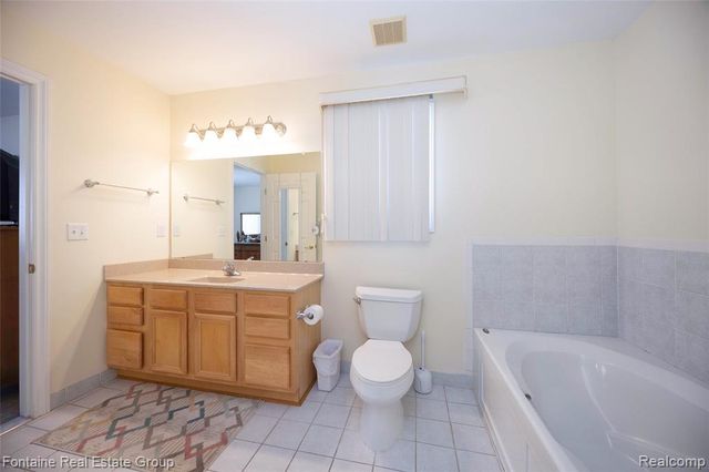 19079 Shay Court, Livonia, MI 48152