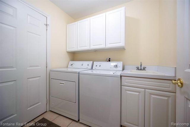 19079 Shay Court, Livonia, MI 48152