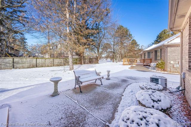 19079 Shay Court, Livonia, MI 48152