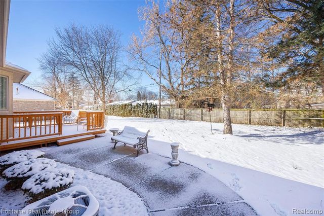 19079 Shay Court, Livonia, MI 48152