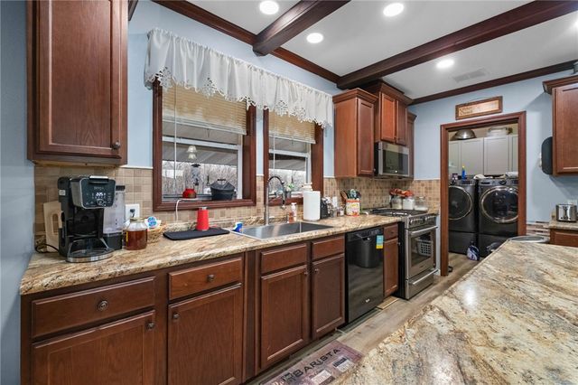 13224 Taylor Orchard Road, Gentry, AR 72734